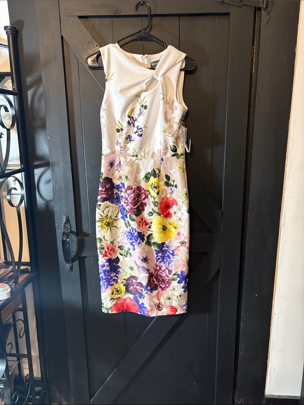 Donna Ricco White Sleeveless Midi Dress with Multicolor Floral Print